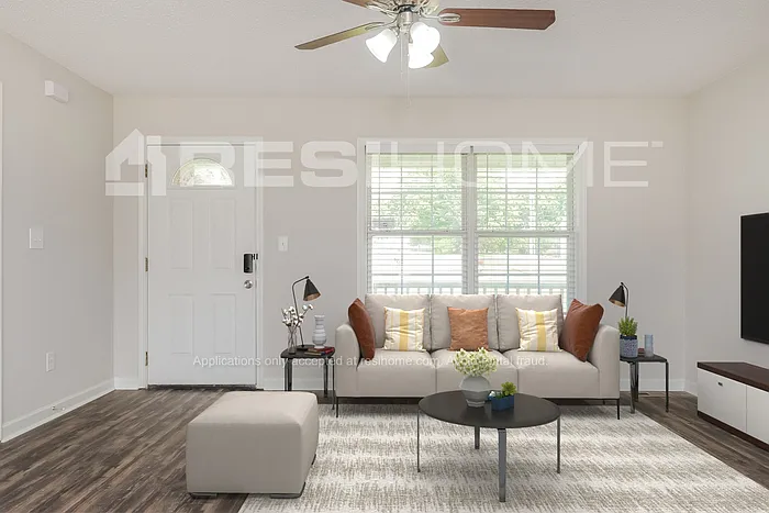 2012 Summer Ln — Photo 4