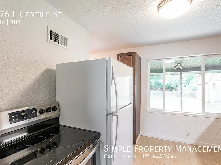 476 E Gentile St — Photo 9