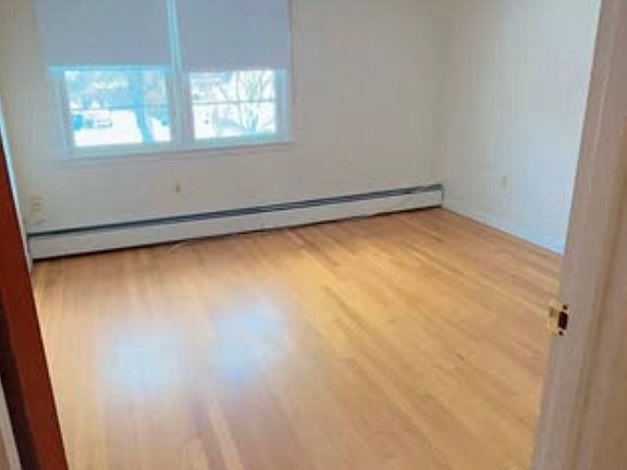 4th image of 15 Rosewood Dr #1