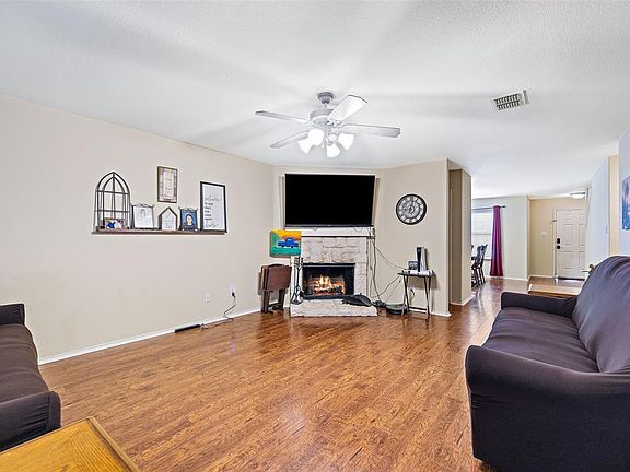 5th image of 532 Laurel Ln