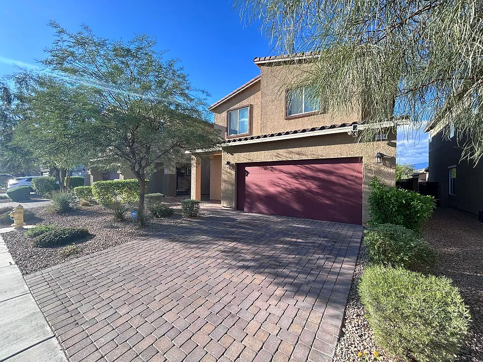 1054 Twincrest Ave