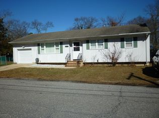 46 Oak St, Beachwood, NJ 08722