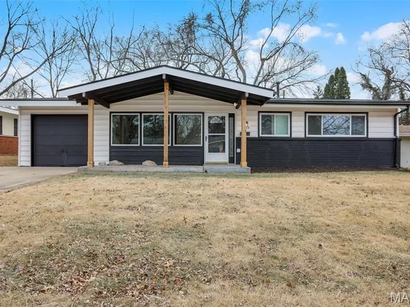3130 Kingsley Dr, Florissant, MO 63033