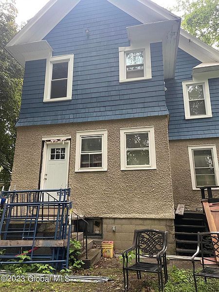 3rd image of 105 Oakwood Avenue