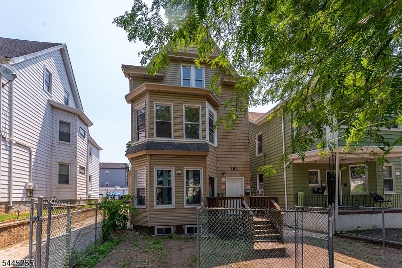 1st image of 183 Graham Ave #2