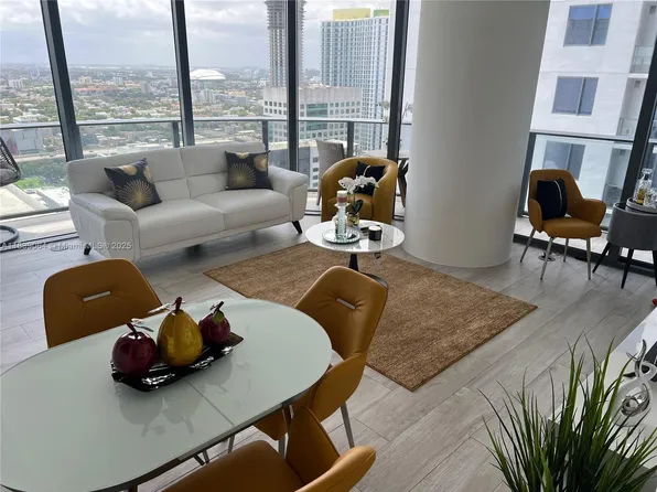 55 SW 9th St #3308, Miami, FL 33129