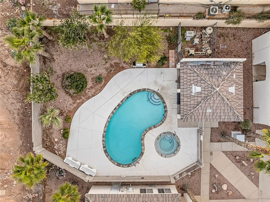 2 bed, 1.0 bath, 761 sqft, $1,150 — Photo 2