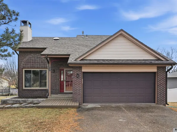 6121 Fleetwood Dr, Lincoln, NE 68516