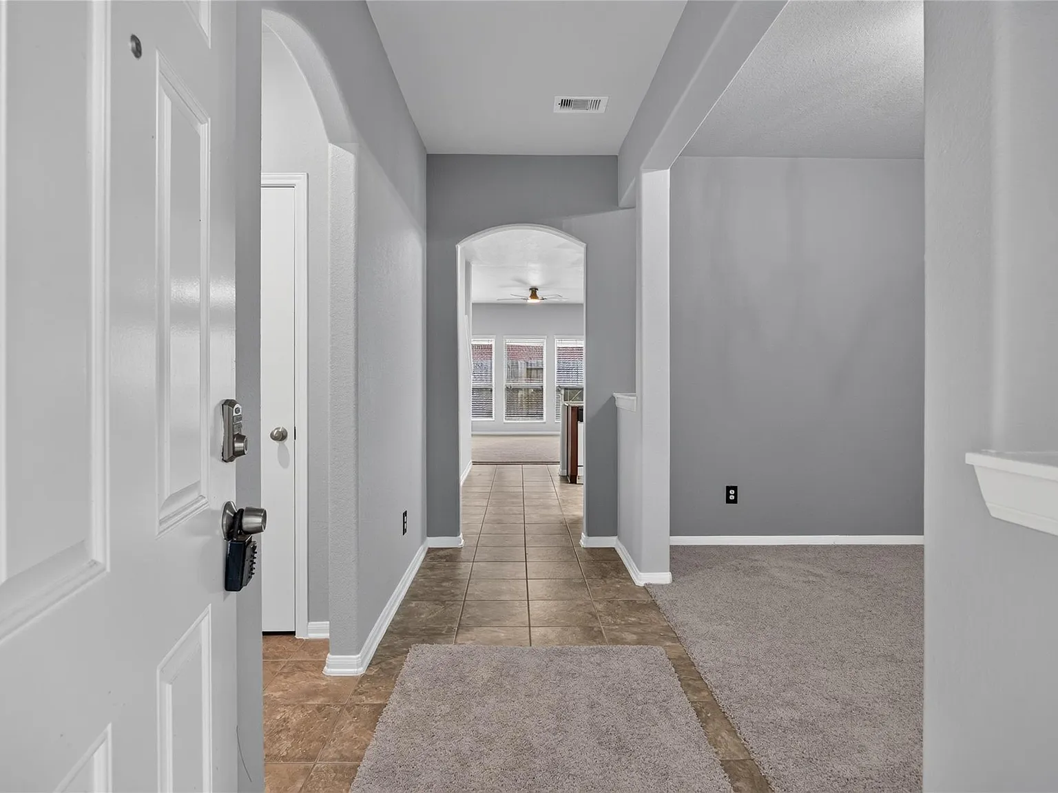 4 bed, 2.5 bath, 3136 sqft, $2,600 — Photo 3