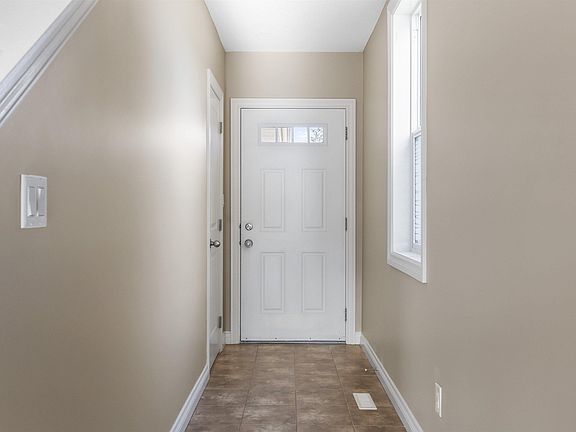 3rd image of 1 Roseberry Ln