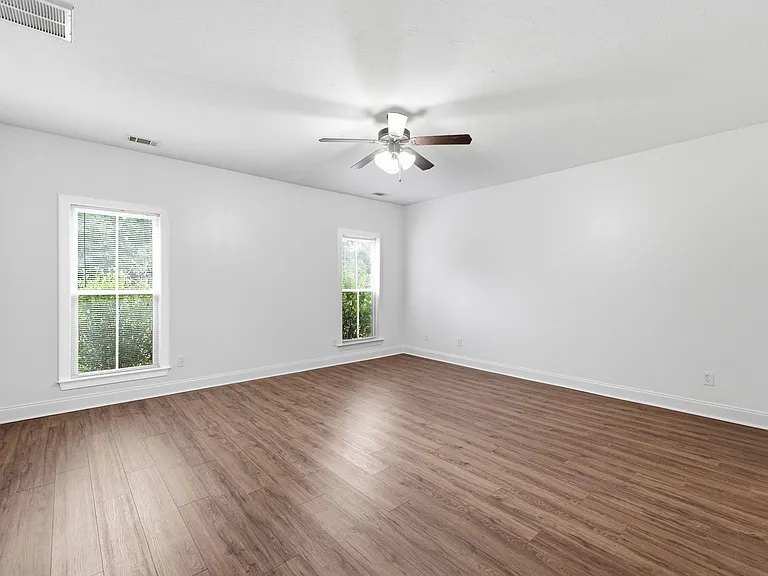 8017 Battle St — Photo 12