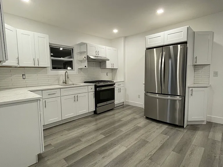 410 Port Richmond Ave — Photo 4