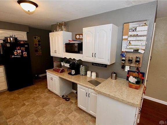 4th image of 202 Scott Ave