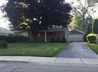 35 Robin Rd, Carpentersville, IL 60110