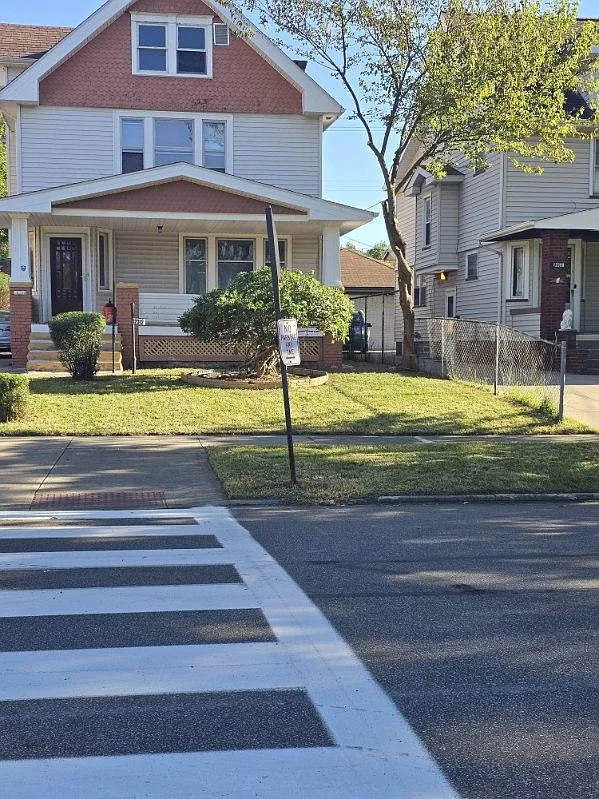 3 bed, 1600 sqft, $1,700 — Photo 1