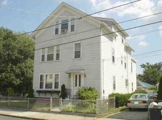 21 Beecher St, Pawtucket, RI 02860