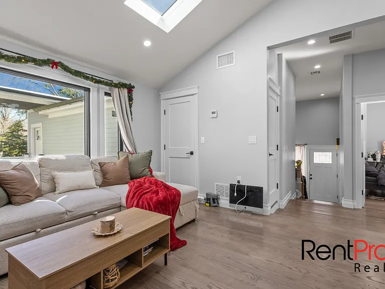 517 Country View Dr #1 — Photo 4