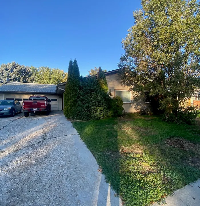 1829 N Crestmont Dr