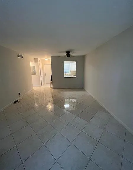 540 SE 2nd Ave — Photo 3