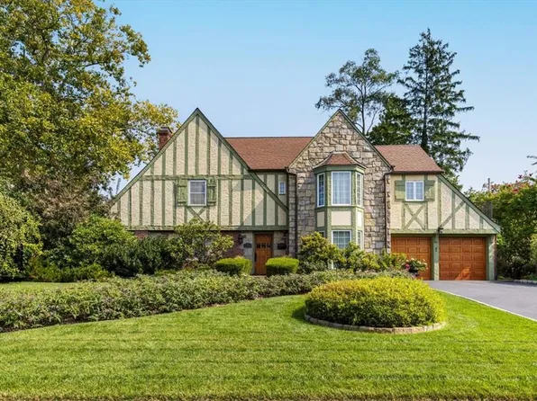 48 Whistler Road, Scarsdale, NY 10583