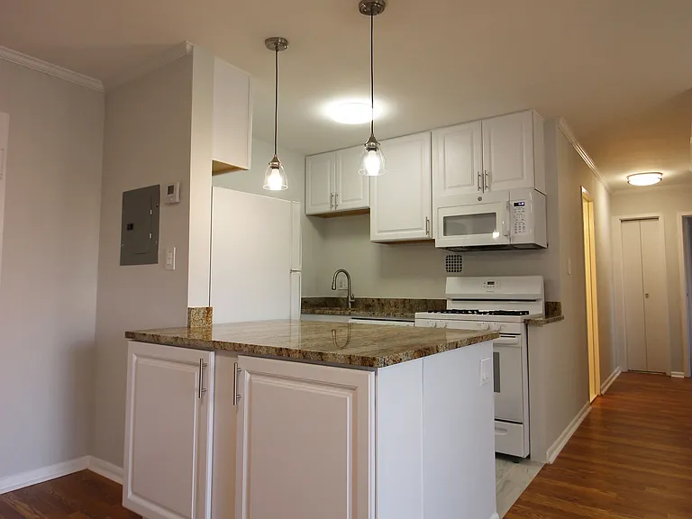 1931 N Cleveland St #306 — Photo 6