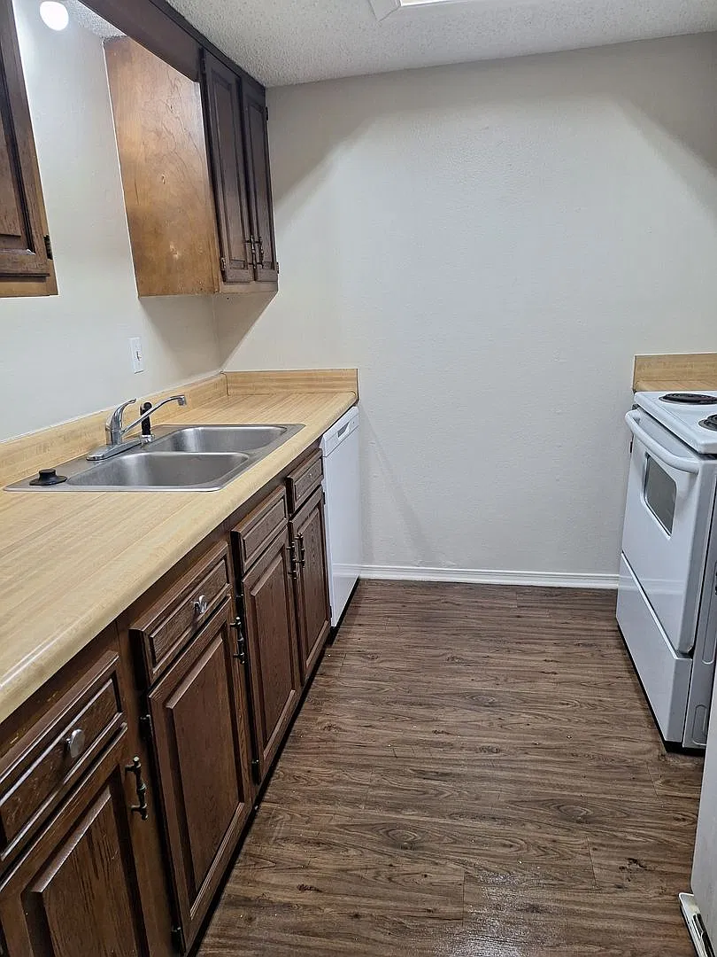 Quarter-6701 Dallas Street Complex (1-25) — Photo 2