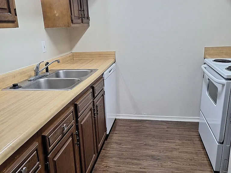 6701 Dallas St — Photo 2