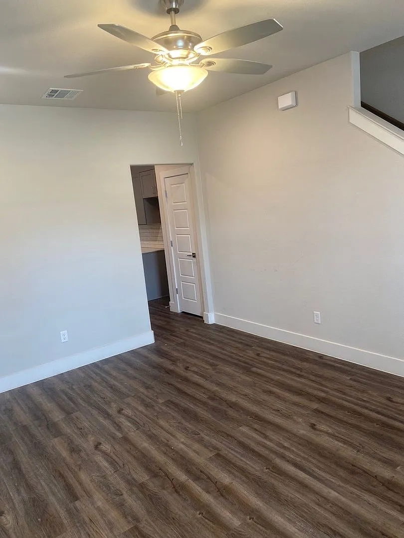 3/2.5/2 Coming Soon!! Refined, Modern Living In Godley, Tx — Photo 4