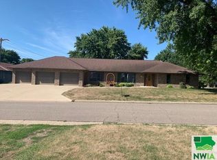 114 W 6th St, Remsen, IA 51050