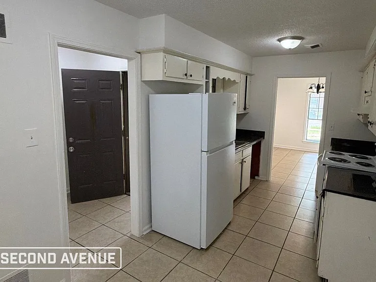 5052 Cedrick Ave — Photo 7