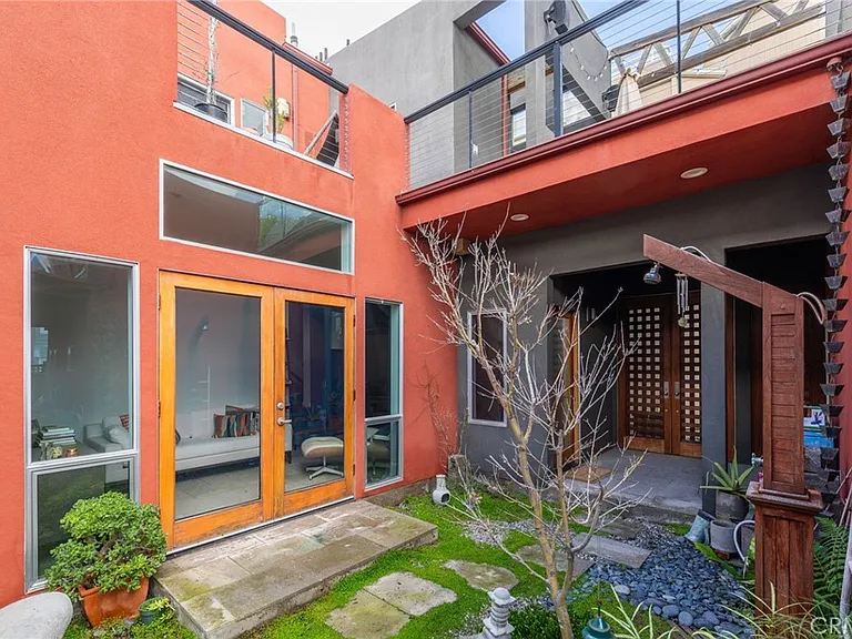 701 Loma Dr — Photo 4