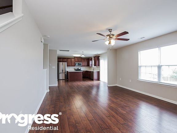 4th image of 2879 Village Center Dr