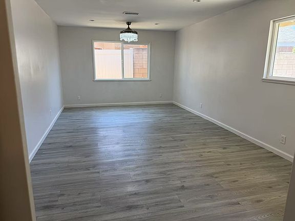 4th image of 466 N Greer Ave