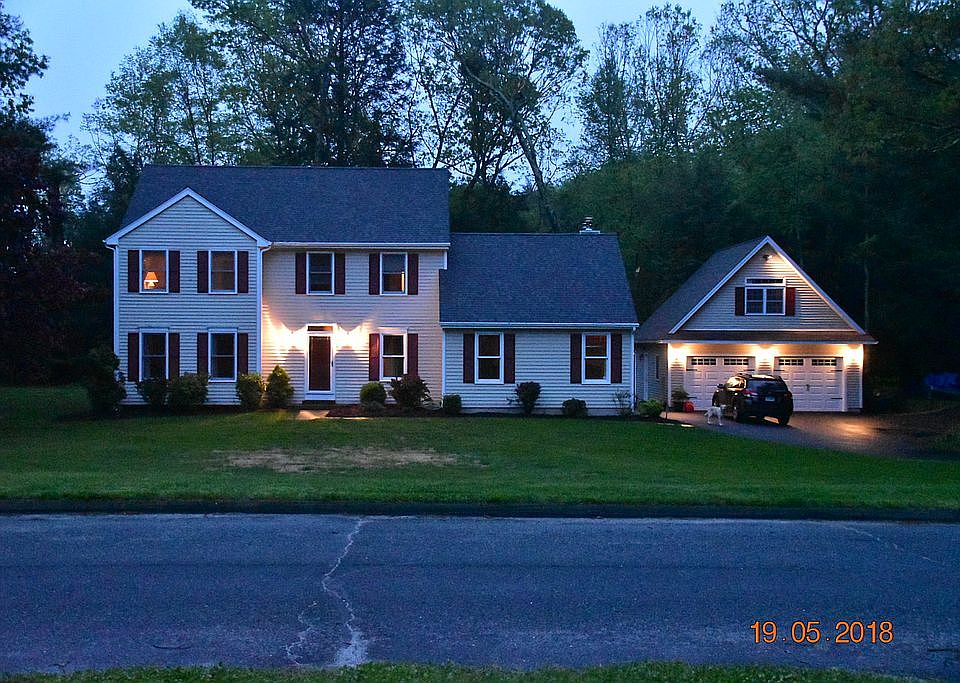 1st image of 10 Farm Field Ridge Rd