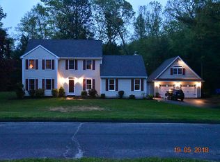 10 Farm Field Ridge Rd, Sandy Hook, CT 06482