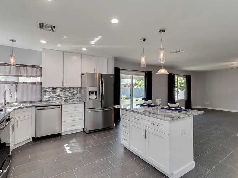 1115 W Barrow Dr — Photo 20