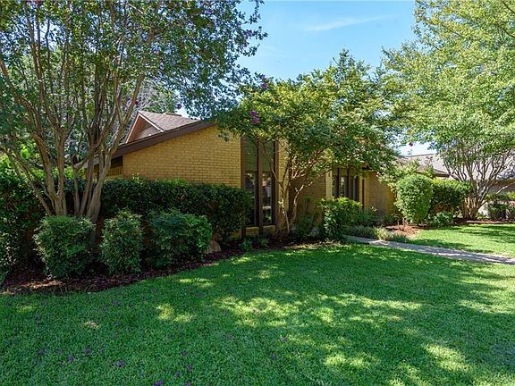 3rd image of 3848 Westminster Dr