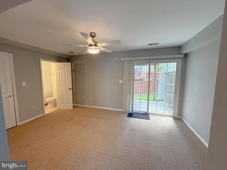 9424 Sea Breeze Ct — Photo 4