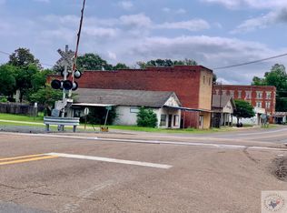 105 E Main St, Bloomburg, TX 75556