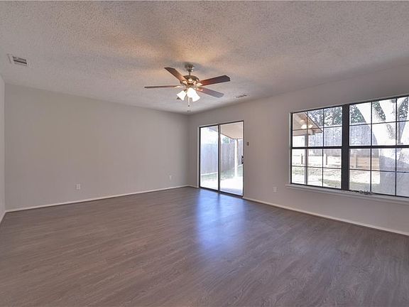 4th image of 503 Harrington Ln
