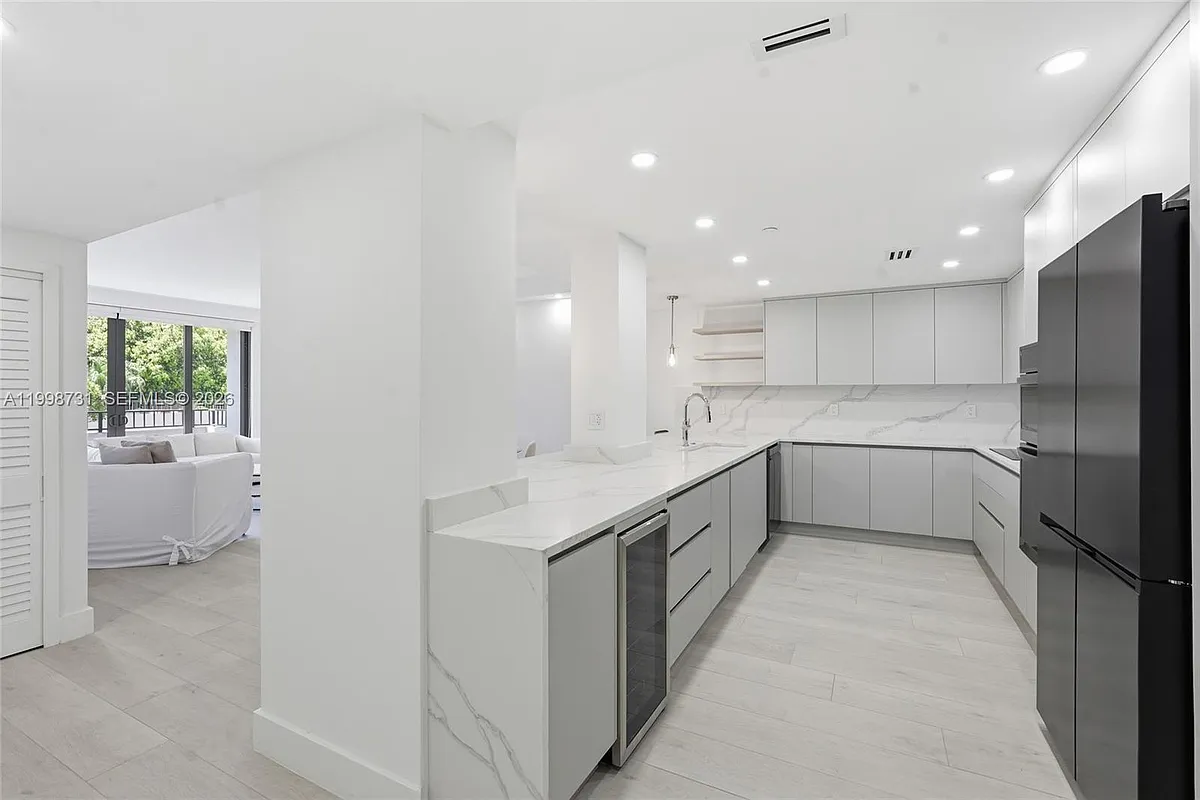 Building Photo - 251 Crandon Blvd #202