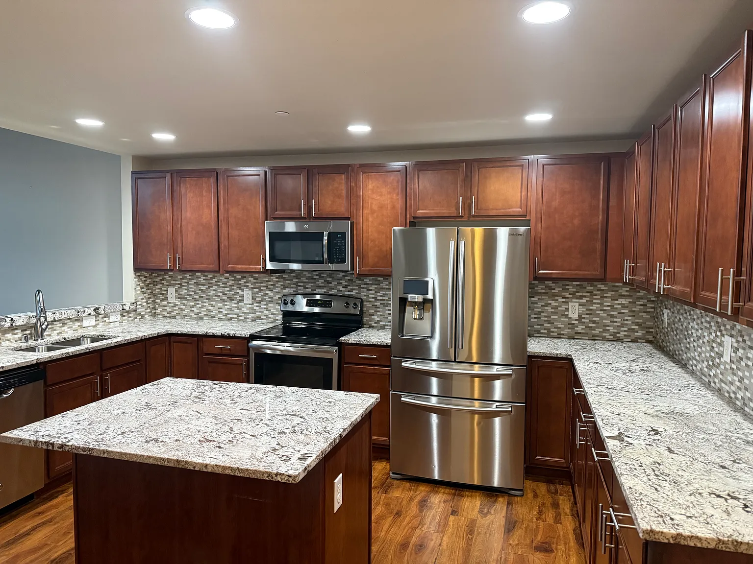2545 Waterside Ln — Photo 4