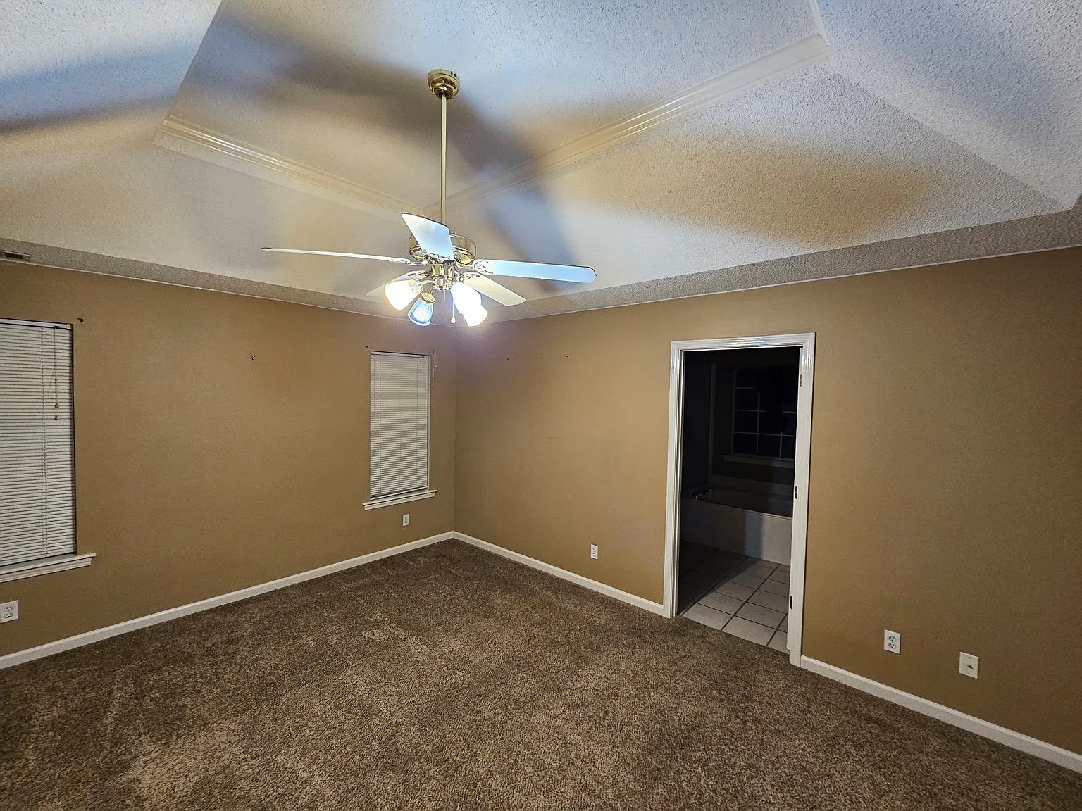 3 bed, 1900 sqft, $1,900 — Photo 3