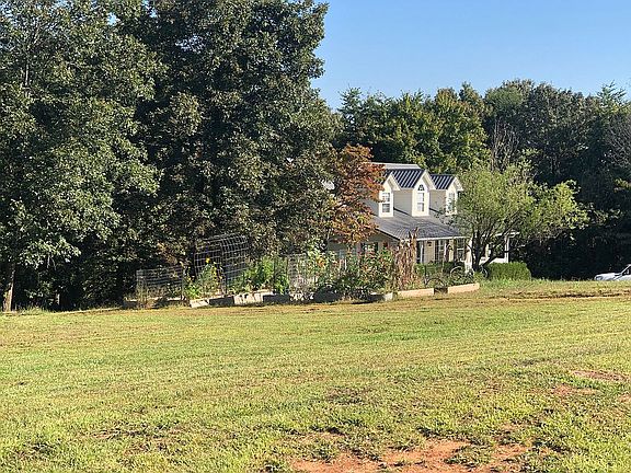 Garden area: 14 raised beds