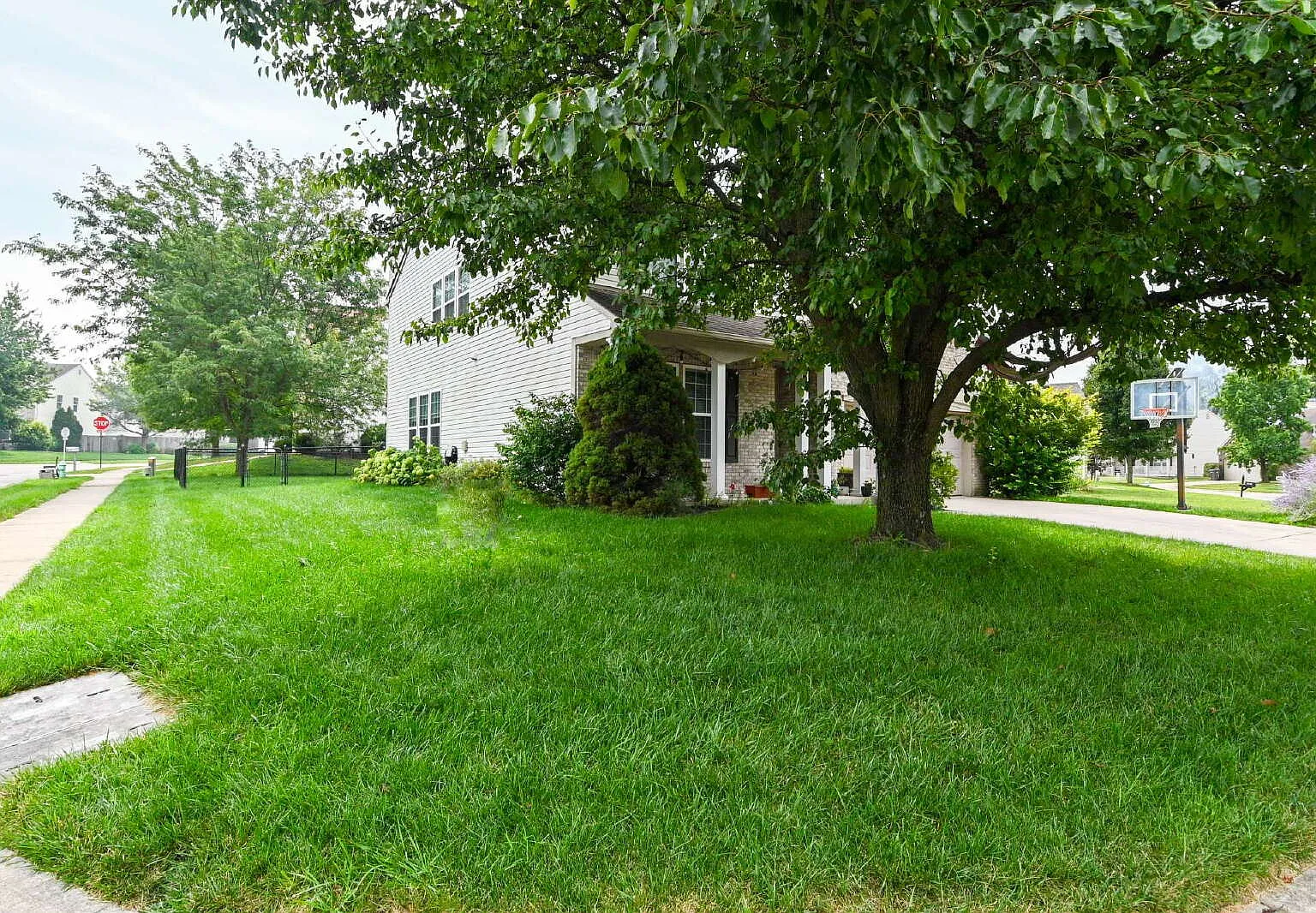 4 bed, 2.5 bath, 2948 sqft, $2,700 — Photo 2