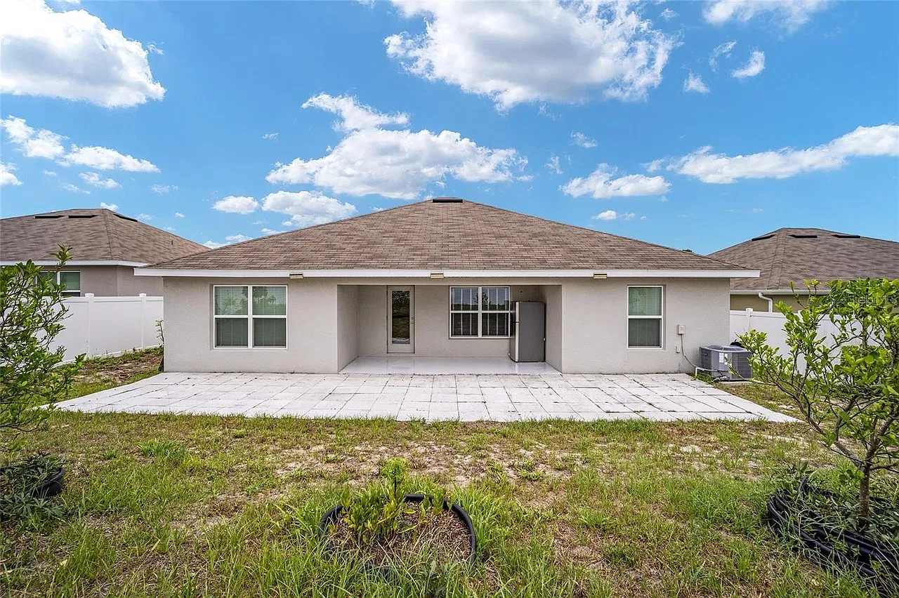 900 Edith Dr — Photo 3