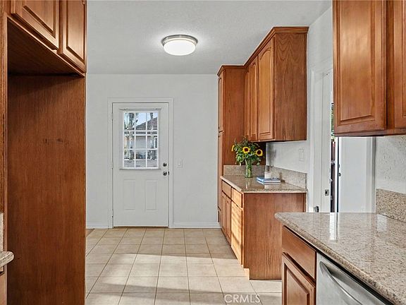 4th image of 23142 Strathern St