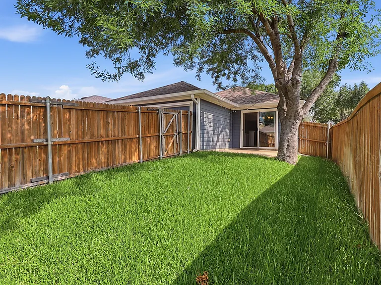 6925 Planters Row Dr — Photo 20