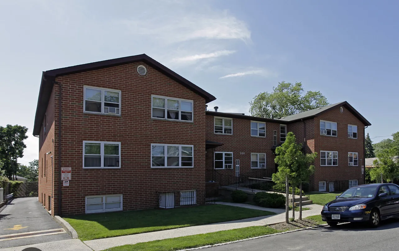 107 Llewellyn Pl #3 photo 1