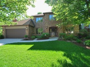 828 Lyndhurst Ct, Naperville, IL 60563
